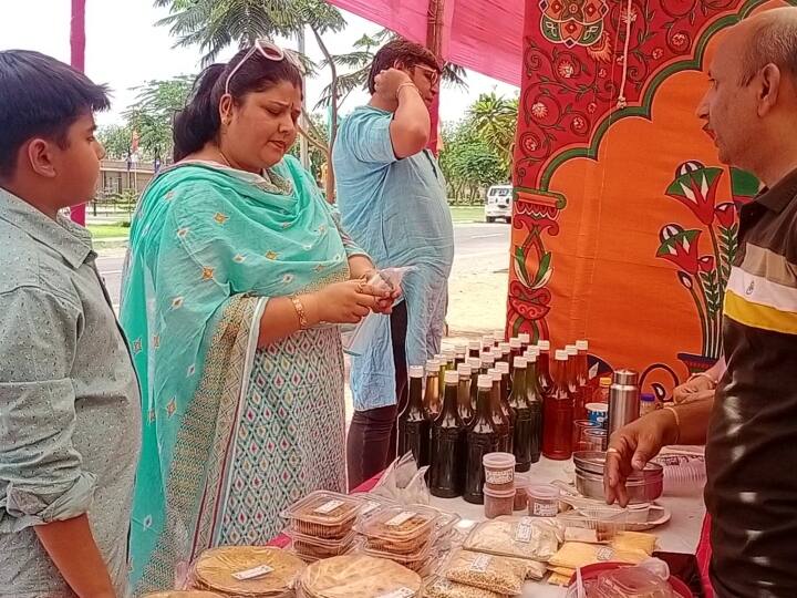 इस मौके पर उन्होंने किसानों का उत्साह भी बढ़ाया.