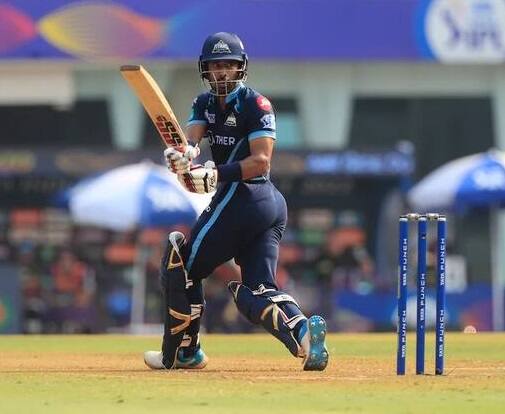 રિદ્ધિમાન સહાએ ગત IPL સીઝનમાં 31.70ની બેટિંગ એવરેજથી 317 રન બનાવ્યા હતા. શુભમન ગિલ સાથે તેની ઓપનિંગ જોડી ગુજરાત ટાઇટન્સ માટે ઘણી અસરકારક રહી હતી. આ સીઝનમાં પણ સાહા પોતાનું કામ સારી રીતે કરી રહ્યો છે. શાનદાર વિકેટકીપિંગની સાથે તે 145ના સ્ટ્રાઈક રેટથી રન બનાવી રહ્યો છે.