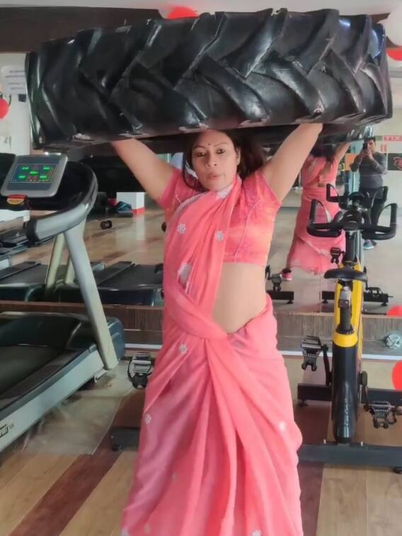 Video: महिला ने साड़ी पहनकर जिम में किया वर्कआउट