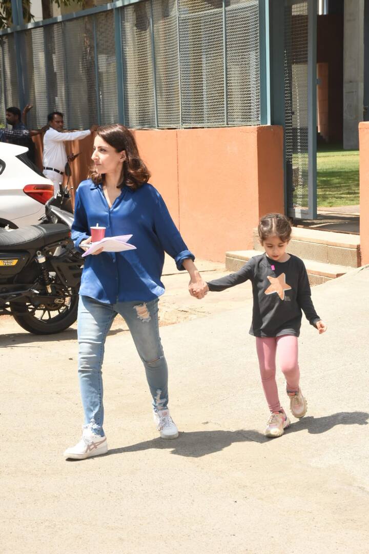 सैफ अली खान की बहन सोहा अली खान अपनी बेटी के साथ स्पॉट हुईं.