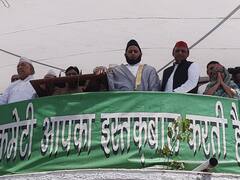 Eid 2023: ईद पर सियासी संदेश, ईदगाह में एक साथ दिखे अखिलेश यादव और ब्रजेश पाठक के अलावा कई BJP नेता