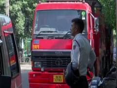 दिल्ली में ITO स्थित विकास भवन में लगी भीषण आग, दमकल की 3 गाड़ियां मौके पर मौजूद