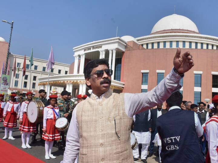 CM Hemant Soren a question on Civil Services Day, even IAS-IPS could not answer Jharkhand: 'सिविल सर्विसेज डे' पर CM हेमंत सोरेन ने पूछ लिया ऐसा सवाल, IAS-IPS भी नहीं दे पाए जवाब!