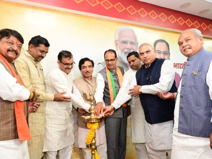 MP Politics: आने वाले दिनों में बीजेपी संगठन में हो सकते हैं बड़े बदलाव, बागियों को मनाने की रणनीति बनाई There can be major changes in BJP organization of Madhya Pradesh in coming days ANN MP Politics: आने वाले दिनों में बीजेपी संगठन में हो सकते हैं बड़े बदलाव, बागियों को मनाने की रणनीति बनाई