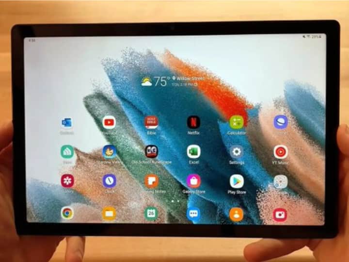 SAMSUNG Galaxy Tab A8: टेबलेट 10.5 इंच की फुल एचडी प्लस डिस्प्ले, 4GB रैम और 64GB का इंटरनल स्टोरेज मिलता है. इसके अलावा 7040 एमएएच की बैटरी, 8MP का प्राइमरी और 5MP का फ्रंट कैमरा मिलता है. इस टेबलेट की कीमत भी 19,999 रुपये है. इसमें भी आप 4G सिमकार्ड और WiFI दोनों का इस्तेमाल कर सकते हैं.