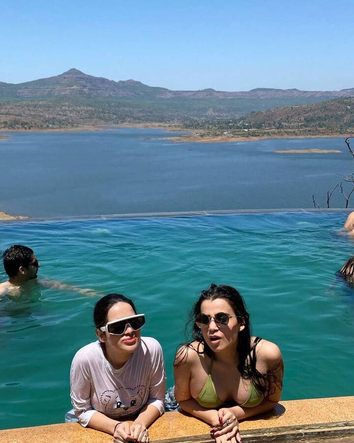 Uorfi seems to be having a lot of fun on the vacation as her pictures and video clips on Instagram prove