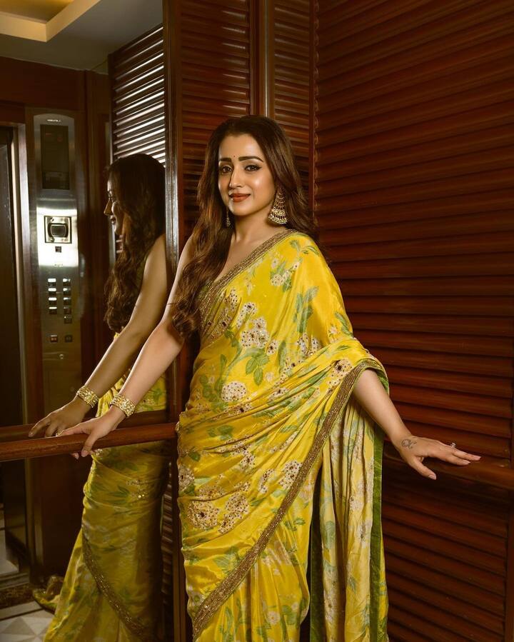 నాలుగు పదుల వయసులోనూ చెక్కుచెదరని అందంతో ఆకట్టుకుంటుంది త్రిష. Photo Credit: Trish/Instagram