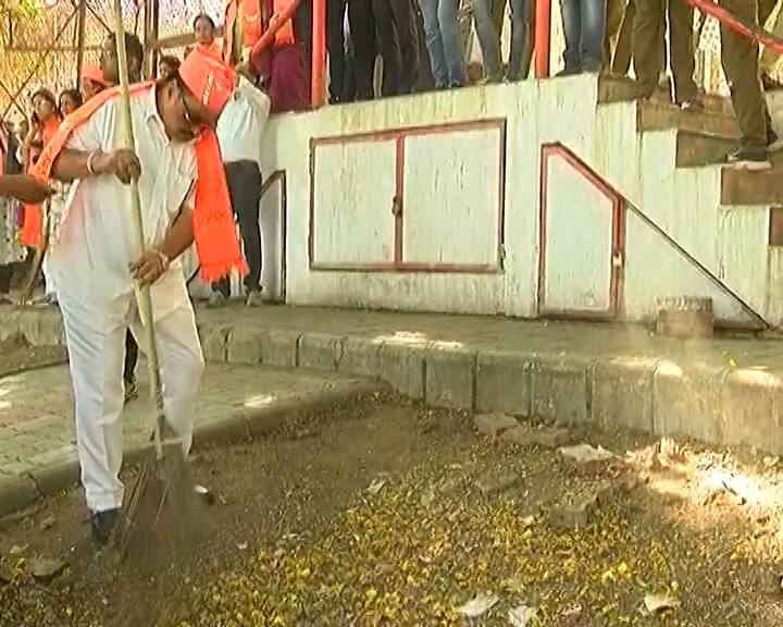 BJP starts cleanliness drive near religious places today આજે પ્રદેશ ભાજપ દ્વારા રાજ્યભરના મંદિરોમાં સ્વચ્છતા અભિયાન, સુરતથી સીઆર પાટીલે અભિયાન શરૂ કરાવ્યું