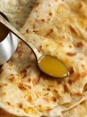 रोटी घी लगाकर खानी फायदेमंद होती है या बिना घी लगाए?