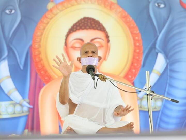 भव्य 'अक्षय संयम यात्रा' के साथ आचार्य श्री महाश्रमण का वेसू में मंगल प्रवेश Acharya Shri Mahashramanji led Akshay Saiyam Yatra on Akshaya Tritiya भव्य 'अक्षय संयम यात्रा' के साथ आचार्य श्री महाश्रमण का वेसू में मंगल प्रवेश