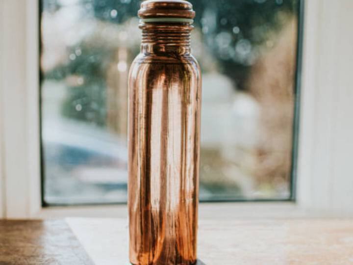Copper Water Bottle Benefits and Side Effects You Should Know तांबे की बोतल में पानी पीना हेल्थ के लिए अच्छा है, मगर ये गलती कभी ना कर दें!