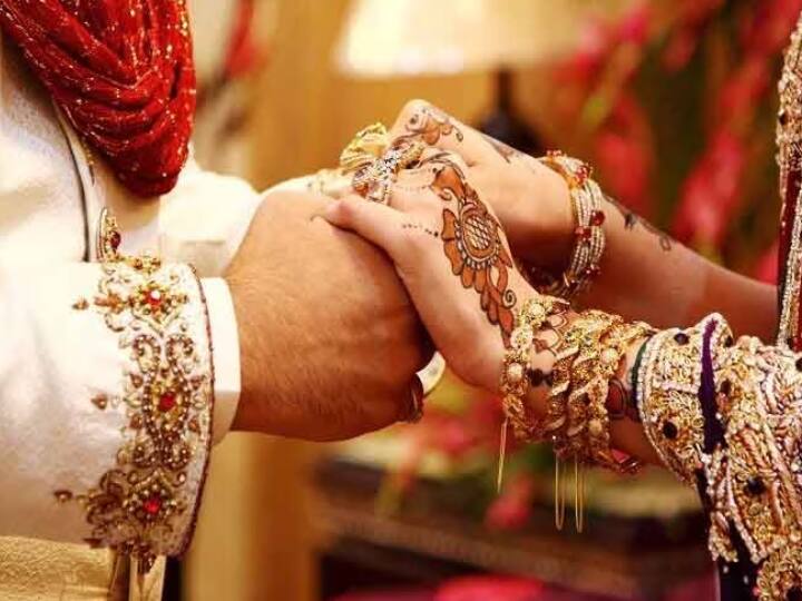 Boy who stays in mumbai married to pakistani girl went to pakistan for their marriage with family detail marathi news Married To Pakistani Girl:  प्रेमासाठी पठ्ठ्याने ओलांडली सीमा; पाकिस्तानमधील मुलीशी केला विवाह