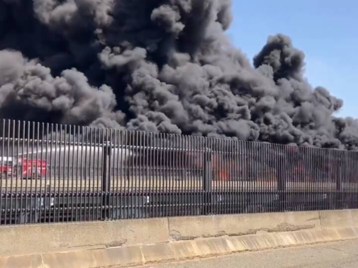 Fierce collision of car and fuel tanker on London Bridge, railing melted by flames, watch video