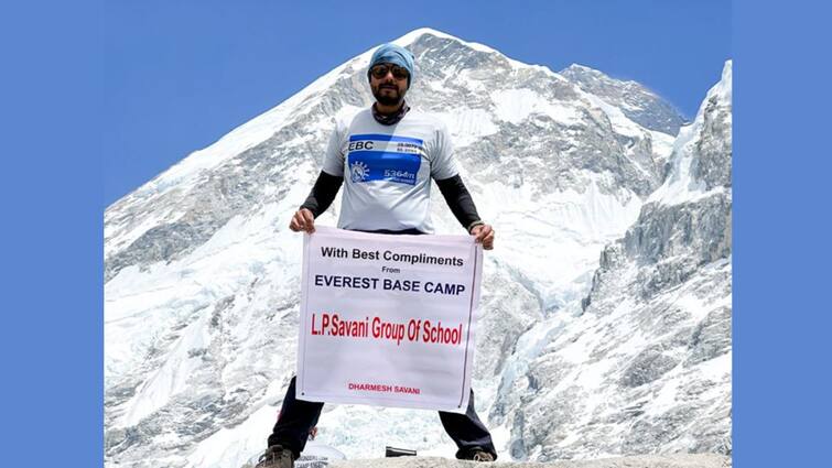 Dharmendra Savani, manager of LP Savani successfully completed Everest Base Camp Everest Base Camp Trek: એલ.પી.સવાણીના સંચાલક ધર્મેન્દ્ર સવાણીએ એવરેસ્ટ બેઝ કેમ્પ સફળતા  કર્યો પૂર્ણ
