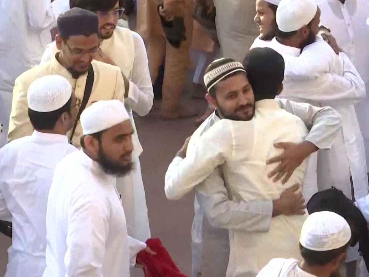 Eid-ul-Fitr 2023: People Gather Across India To Offer Prayers, Celebrate Eid — Photos And Videos