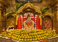 Akshaya Tritiya 2023 : अक्षय्य तृतीयेनिमित्त मुंबईच्या सिध्दिविनायक मंदिरात आंब्याची आरास, सकाळपासून दर्शनासाठी भाविकांची गर्दी!