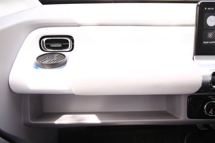 The MG Comet has a 17.3 kWh battery pack with a 230km range estimate in terms of claimed range.  The Comet also has a rear axle motor with 42PS and 110Nm.