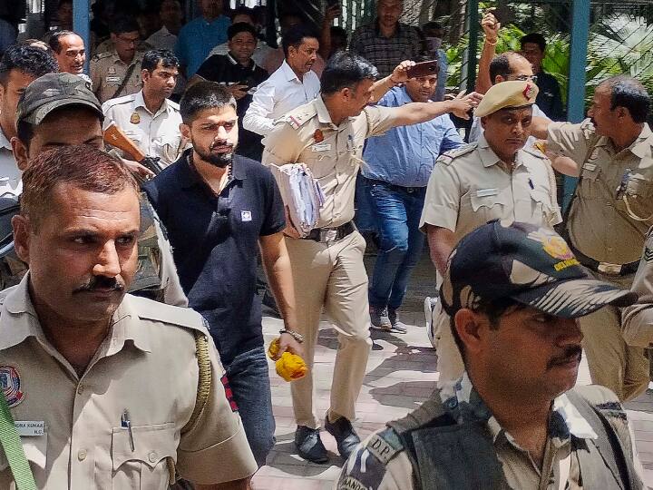 Delhi Saket Court Firing: दिल्ली की अदालतें असुक्षित क्यों? फायरिंग के बाद खुलकर सामने आए कई 'राज ' Why Delhi courts still unsafe many secrets came to fore after firing Chek details Delhi Saket Court Firing: दिल्ली की अदालतें असुक्षित क्यों? फायरिंग के बाद खुलकर सामने आए कई 'राज '