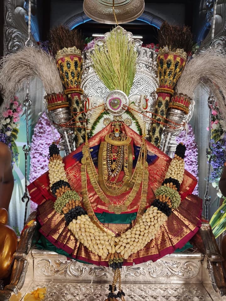 वाढत्या उन्हाच्या कडाक्याच्या पार्श्वभूमीवर पश्चिम महाराष्ट्र देवस्थान समितीने दर्शनरांगेवर मंडप, मंदिर आवारात ध्यान तसेच आराम करण्यासाठी समितीने मंडप उभारला आहे.