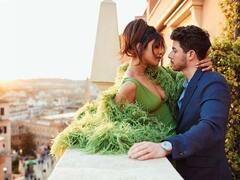 Priyanka Nick Pics: डीपनेक ग्रीन गाउन पहन प्रियंका चोपड़ा ने उड़ाए पति के होश, आंखों में डूबे नजर आए निक जोनस