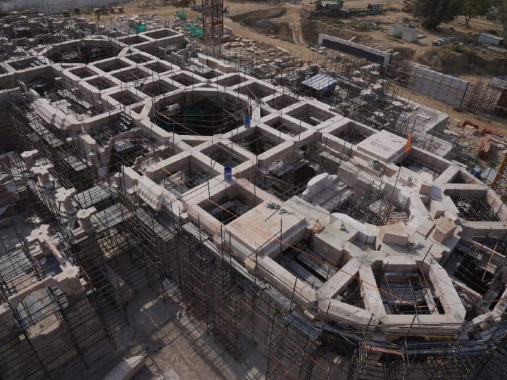 Ayodhya Ram Mandir: अयोध्या में भव्य और दिव्य राम मंदिर का निर्माण कार्य बड़ी तेजी से चल रहा है. अक्टूबर तक मंदिर का प्रथम तल बनकर तैयार हो जाएगा