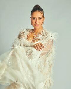 Neha Dhupia Pics: ડીપનેક ગાઉનમાં નેહા ધૂપિયાએ કેમેરા સામે આપ્યા બોલ્ડ પોઝ