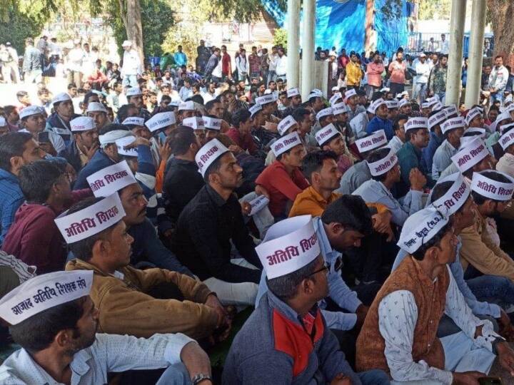 MP News: अतिथि शिक्षकों ने राज्य कर्मचारी कल्याण समिति के प्रमुख को सौंपा ज्ञापन, मध्य प्रदेश सरकार ने की यह मांग Guest teachers submitted memorandum and made this demand to MP government ANN MP News: अतिथि शिक्षकों ने राज्य कर्मचारी कल्याण समिति के प्रमुख को सौंपा ज्ञापन, मध्य प्रदेश सरकार ने की यह मांग