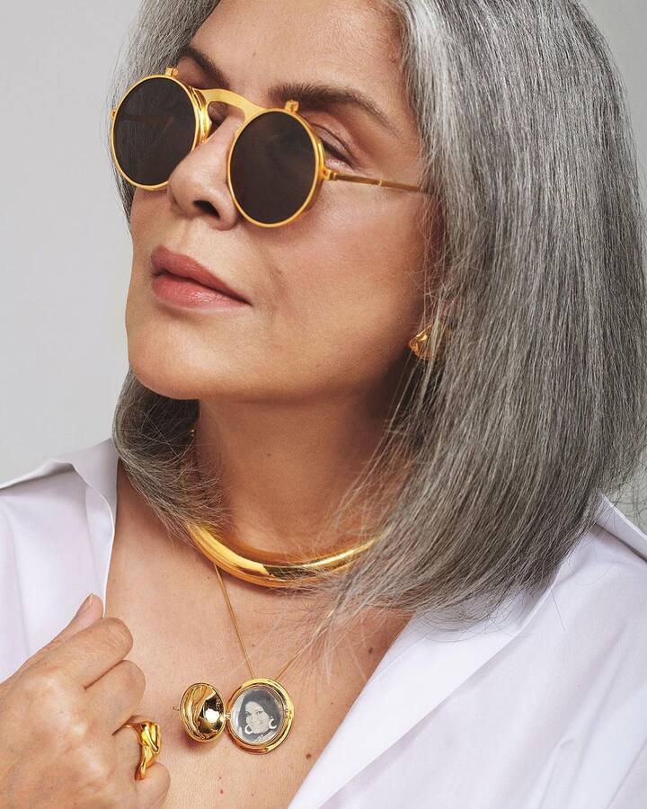 Explaining about the jewellery, she wrote,