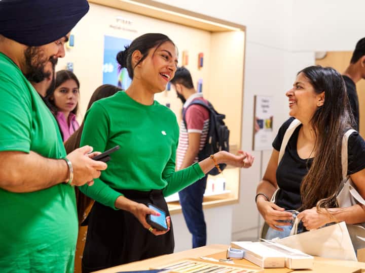 Apple store employees will get more than 1 lakh salary monthly other benefits too details Apple store: 50-80 हजार तो कम है...दिल्ली और मुंबई में खुले एपल स्टोर में काम करने वाले कर्मचारियों को मिलेगी इतनी सैलरी