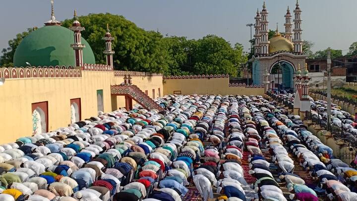 इस बार ग्रामीण क्षेत्रों में ईद पर्व को लेकर काफी रौनक देखा गया. मस्जिदों व दरगाहों में भी ईद की नमाज अता करने की समय भी दे दी गई थी, बताते चलें कि नूरसराय प्रखंड के अंधनना के ईदगाह में नमाज अदा करने के लिए बच्चे से लेकर बुजुर्ग तक लोग पहुंचे.
