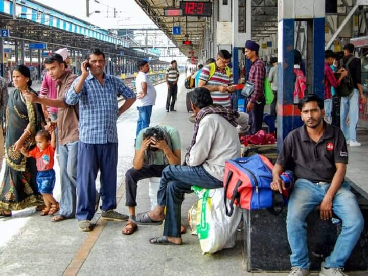 Indian railways 20 trains canceled passengers problems increased 20 trains affected ann Train Cancelled: छत्तीसगढ़ में यात्रियों की परेशानी बढ़ी, तीसरे दिन भी 20 से ज्यादा ट्रेनें प्रभावित, देखें लिस्ट