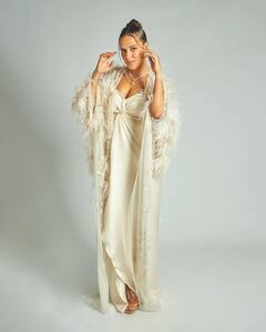 Neha Dhupia Pics: ડીપનેક ગાઉનમાં નેહા ધૂપિયાએ કેમેરા સામે આપ્યા બોલ્ડ પોઝ