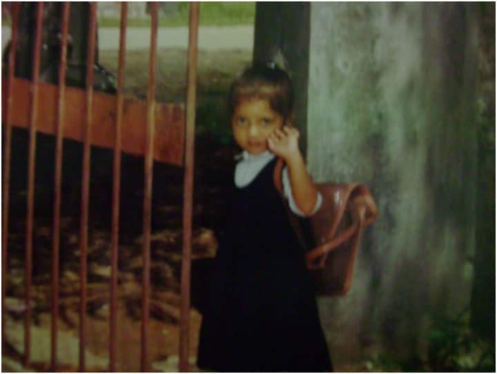 पिता सुनील दत्त मिश्रा ने बताया कि दीपिका वर्ष 2006 में भारतीय वायुसेना में कोटा से पहली महिला फ्लाइंग अफसर बनी थी और सारंग टीम में रहने वाली पहली महिला अफसर रही हैं.