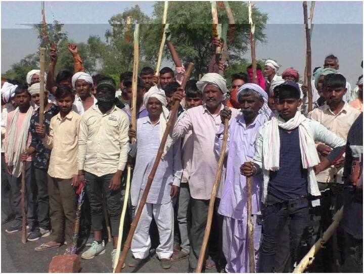 bharatpur saini community demands12 percent reservation protesting on jaipur agra highway ann Bharatpur Protest: आरक्षण की मांग पर सैनी समाज का चक्का जाम, यात्रियों की बढ़ी मुश्किलें, हाइवे पर लगी गाड़ियों की कतार