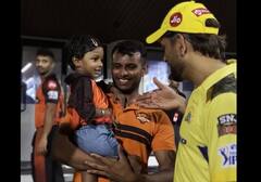 IPL 2023 : धोनीचा चिमुकलीसोबत खास संवाद, हैदराबादचा गोलंदाज नटराजनच्या मुलीसोबतचा Cute व्हिडीओ व्हायरल