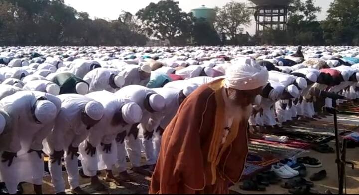 हजारों की संख्या में सबसे पहले कर्णगढ़ के सीटीएस मैदान में लोगों ने नमाज अता किया जहां विधायक अजीत शर्मा सहित कई समाजसेवी भी मौजूद थे. विधायक ने भी लोगों को ईद की ढेरों शुभकामनाएं दी और मिल्लत से रहने की बात कही. हिंदू मुस्लिम समुदाय ने मिलकर ईद की एक दूसरे को बधाइयां दी.