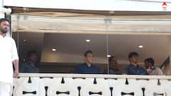 Salman Khan in Eid: খুশির ইদে খোশমেজাজে সলমন, ভক্তদের দেখে ব্যালকনি থেকে হাত নাড়লেন ভাইজান