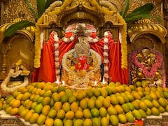 Akshaya Tritiya 2023 : अक्षय्य तृतीयेनिमित्त मुंबईच्या सिध्दिविनायक मंदिरात आंब्याची आरास, सकाळपासून दर्शनासाठी भाविकांची गर्दी!