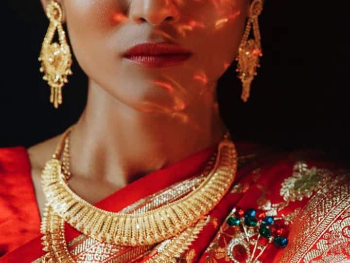 Gold Jewellery Health Benefits Many Diseases Can Be Cured By Wearing Gold Ornaments Gold Health Benefits: सोने के आभूषणों में है जादू! इन्हें पहनने से कई बीमारियों का हो सकता है इलाज, जानें कैसे?