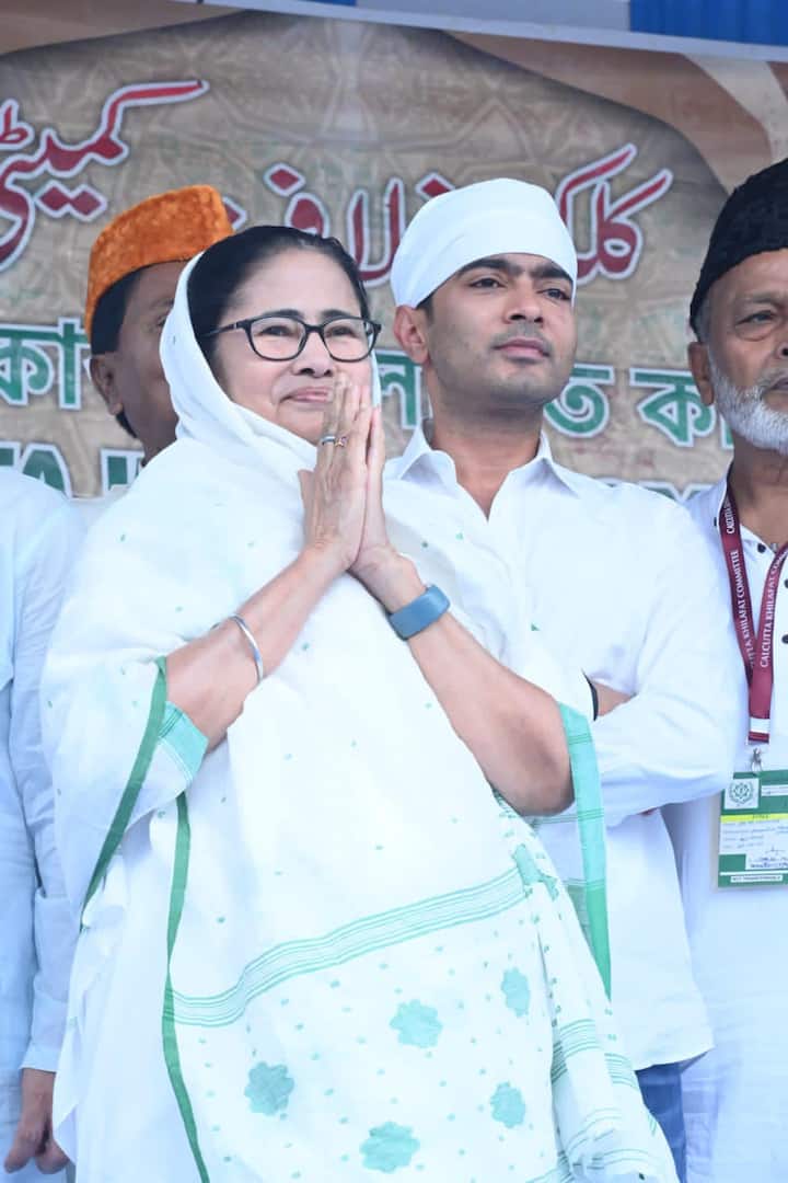 মমতা বন্দ্যোপাধ্যায় বলেন, 