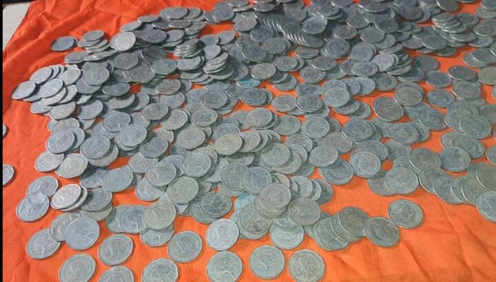 साधारण दहा वर्षांपूर्वी छत्रपतींची प्रतिमा असलेली नाणी चलनात होती. परंतु आता जी नवीन नाणी आलेली आहेत त्यात ही चलनात नाहीत.