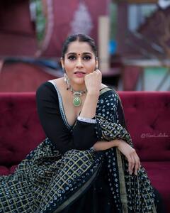 Rashmi Gautam Latest Photos : 'సుడిగాలి' సుధీర్ సినిమా చూడలేక ఇంటర్వెల్‌ నుంచి రష్మీ వచ్చేసిందా?