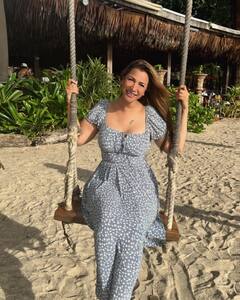 लाल दुपट्टे वाली एक्ट्रेस अब जी रही हैं ऐसी जिंदगी, रातों-रात छोड़ दी थी एक्टिंग