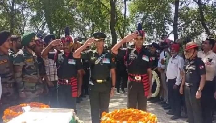 Shaheed Jawan Sevak Singh funeral of village Bagha of Bathinda ਸ਼ਹੀਦ ਸੇਵਕ ਸਿੰਘ ਨੂੰ ਨਮ ਅੱਖਾਂ ਨਾਲ ਦਿੱਤੀ ਗਈ ਅੰਤਿਮ ਵਿਦਾਇਗੀ , ਸਰਕਾਰੀ ਸਨਮਾਨਾਂ ਨਾਲ ਕੀਤਾ ਅੰਤਿਮ ਸਸਕਾਰ