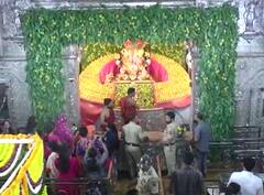 Dagadusheth Ganpati Temple : यंदाचा आंबा महोत्सव जोरात! श्रीमंत दगडूशेठ गणपतीला 11 हजार आंब्यांची आरास