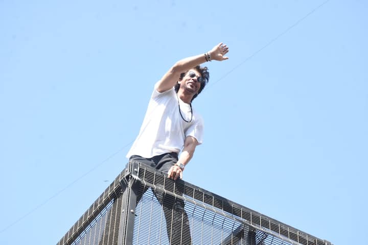 Everyday, thousands of fans from across the country assemble outside his residence, Maanat, in Mumbai to catch a glimpse of him