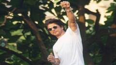 Shah Rukh Khan: ਸ਼ਾਹਰੁਖ ਖਾਨ ਨੇ ਵੱਖਰੇ ਅੰਦਾਜ਼ 'ਚ ਫੈਨਜ਼ ਨੂੰ ਦਿੱਤੀ ਈਦ ਦੀ ਵਧਾਈ, ਮੰਨਤ ਦੇ ਬਾਹਰ ਆ ਕੇ ਫੈਨਜ਼ ਨੂੰ ਕੀਤਾ ਵਿਸ਼