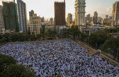 Eid 2023 Pics: सजदे में हर सर, दिल्ली की जामा मस्जिद से ताज महल तक.. तस्वीरों में देखें देश भर में कैसे मनाई जा रही ईद