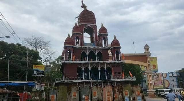 অক্ষয় তৃতীয়ায় হুগলির মাহেশে সূচনা হল রথযাত্রার। আজ হল চন্দন যাত্রা। এই উপলক্ষে সকাল থেকে মন্দিরে উপচে পড়া ভিড় ছিল ভক্তদের। এদিনই হালখাতা করেন ব্যবসায়ীরা।