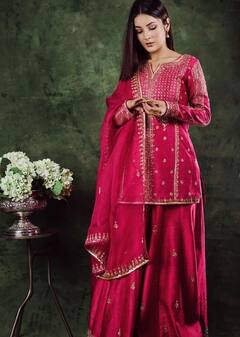 ਸ਼ਹਿਨਾਜ਼ ਗਿੱਲ ਨੇ ਈਦ 'ਤੇ ਸ਼ੇਅਰ ਕੀਤੀਆਂ ਆਪਣੀ ਕੁਝ ਖ਼ਾਸ ਤਸਵੀਰਾਂ, ਅਦਾਕਾਰਾ ਦੀਆਂ ਅੱਖਾਂ 'ਚ ਨਿਰਾਸ਼ਾ ਦੇਖ ਪ੍ਰਸ਼ੰਸਕ ਹੋਏ ਪਰੇਸ਼ਾਨ